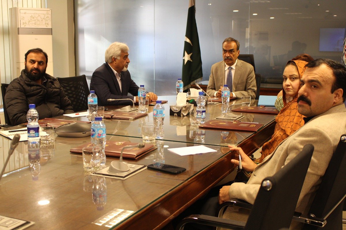 Our delegation called on the Director General <a href="/BureauNpb/">National Police Bureau (NPB)</a> to strengthen the partnership and advance Gender-Responsive Justice in Pakistan. DG acknowledged <a href="/unwomen_pak/">UN Women Pakistan</a> work &amp; apprised that 🇵🇰 has seen 15% increase in women's participation in the police service in the last 4 years.