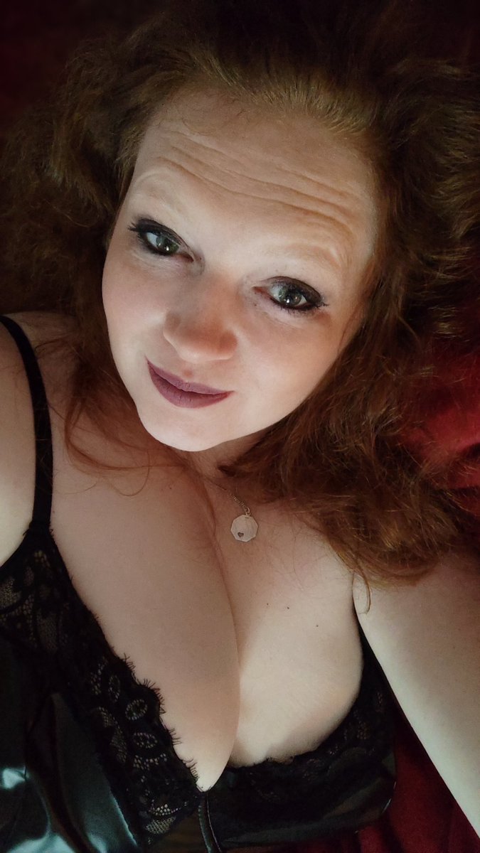 Mijn nieuwe album staat online op f2f. Ook loopt daar alleen vandaag nog een kortings actie. Profiteer snel via 

f2f.com/sexyredheadmil…