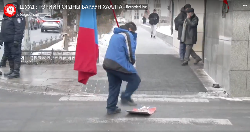 tankhai_emee's tweet photo. Хэдэн хөгшчүүд нийлчихсэн увайгүй үйлдэл гаргаж л байдаг. Та нарын сонгосон төр шдээ. Хэзээ ч ухаарахгүй малнууддаа https://t.co/I9bGK30nDl