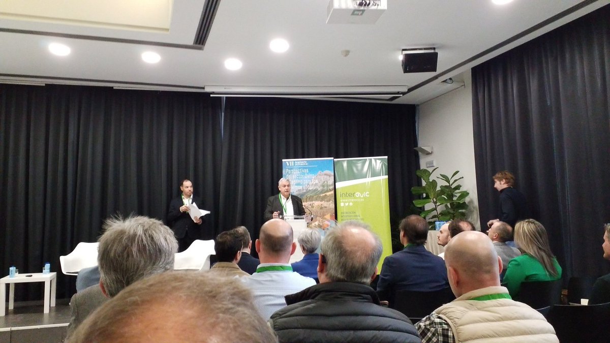 eurocarne's tweet photo. Con la moderación de @BarezAlvaro comienza el VII Seminario de @Interovic en la que su director general Tomás Rodríguez da la bienvenida y explica que se buscan poner las bases de futuro para el sextor ovino y caprino en los próximos años https://t.co/DpEDawJhAa
