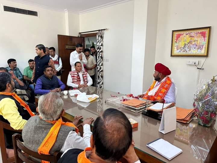jivaramchoudhar's tweet photo. आज राजस्थान सरकार नवनियुक्त राज्य मंत्री श्री @otaramjidewasi जी के सचिवालय में पदभार ग्रहण कार्यक्रम में सम्मिलित होकर उन्हें शुभकामनाएं दी।
इस अवसर पर कैबिनेट मंत्री श्री @JogarampatelMLA जी व कार्यकर्ता बंधु उपस्थित रहे
@BJP4Rajasthan @RajCMO @cpjoshiBJP 
#jivaramchoudhary 1/2 https://t.co/XI8eAxOD57