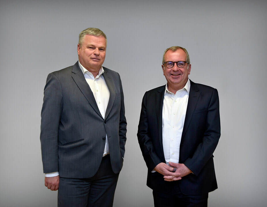 vanhool.com/nl/nieuws-beur… Van Hool wil herstel versnellen met co-CEO Marc Zwaaneveld, die samen met huidig CEO Filip Van Hool dagelijkse leiding op zich zal nemen. #VanHool #LeadingTheWay