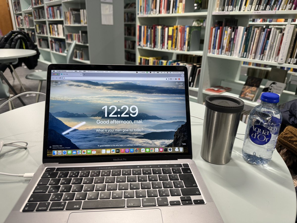 watamaaai's tweet photo. 今日はそんなに寒くないから、外に出て図書館で仕事Day👩‍💻-7℃くらい。
ただ帰る時には-20℃くらいになりそうな感じ。

フィンランドの図書館はWi-Fi、コンセントも使えるから、無料でコワーキングスペース使ってるみたいな気分。飲み物もしっかり持参してえらい。 https://t.co/2Muc0zNONf