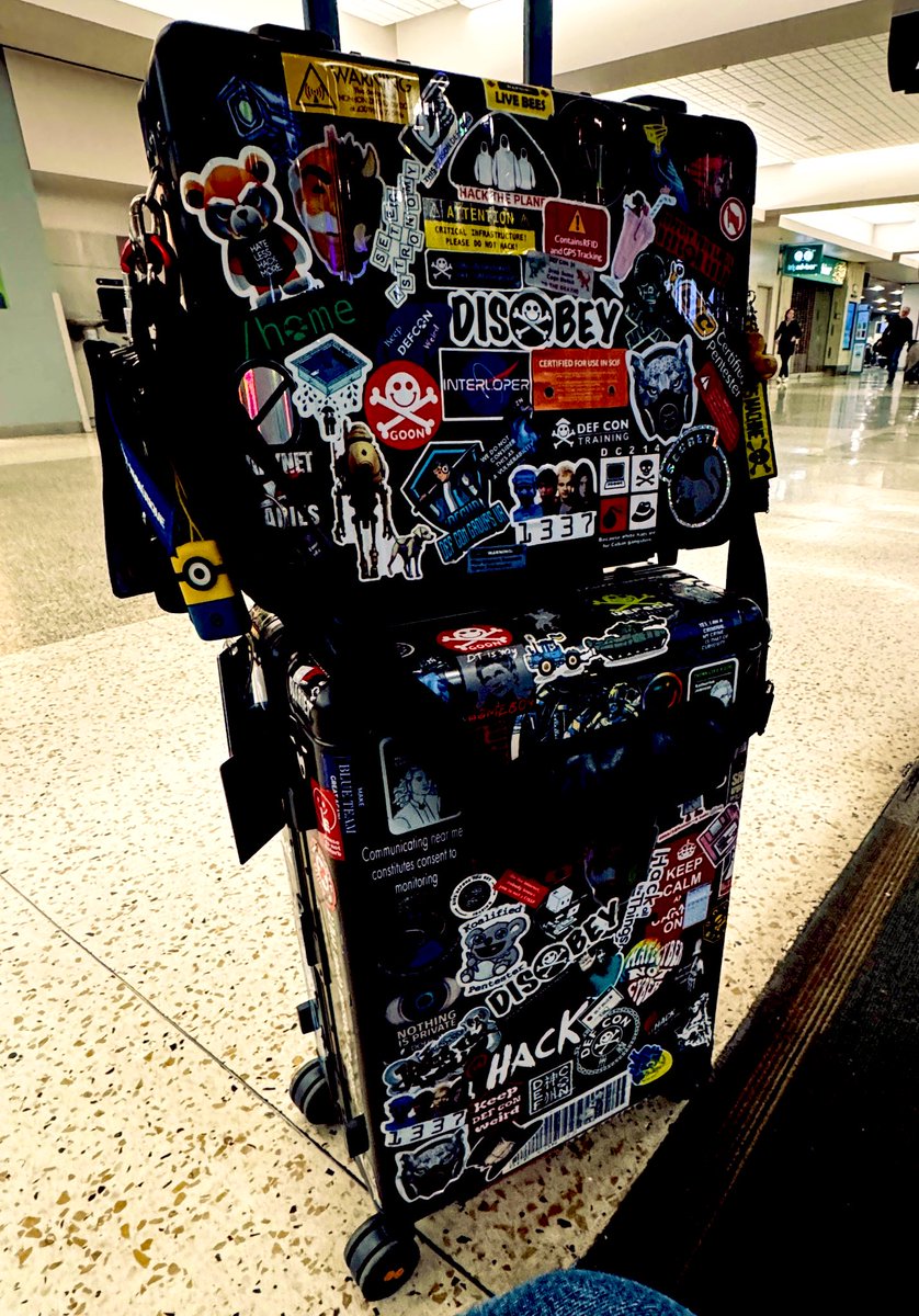 Waaaaay too early &amp; cold but here we are heading to the East Coast! 🥶
See y’all soon <a href="/dcg207/">DC207</a> 😊
💜🤗💜 #HackerAdventures