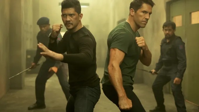 Live_for_Films's tweet photo. Skyline: Warpath – Check out Iko Uwais and Scott Adkins in new images from the fourth Skyline movie. Pics and details here https://t.co/9MWDLDEu8H

#SkylineWarpath #IkoUwais #ScottAdkins #Skyline #BeyondSkyline #Skylines #scifi #film https://t.co/yzvlcrZyu5