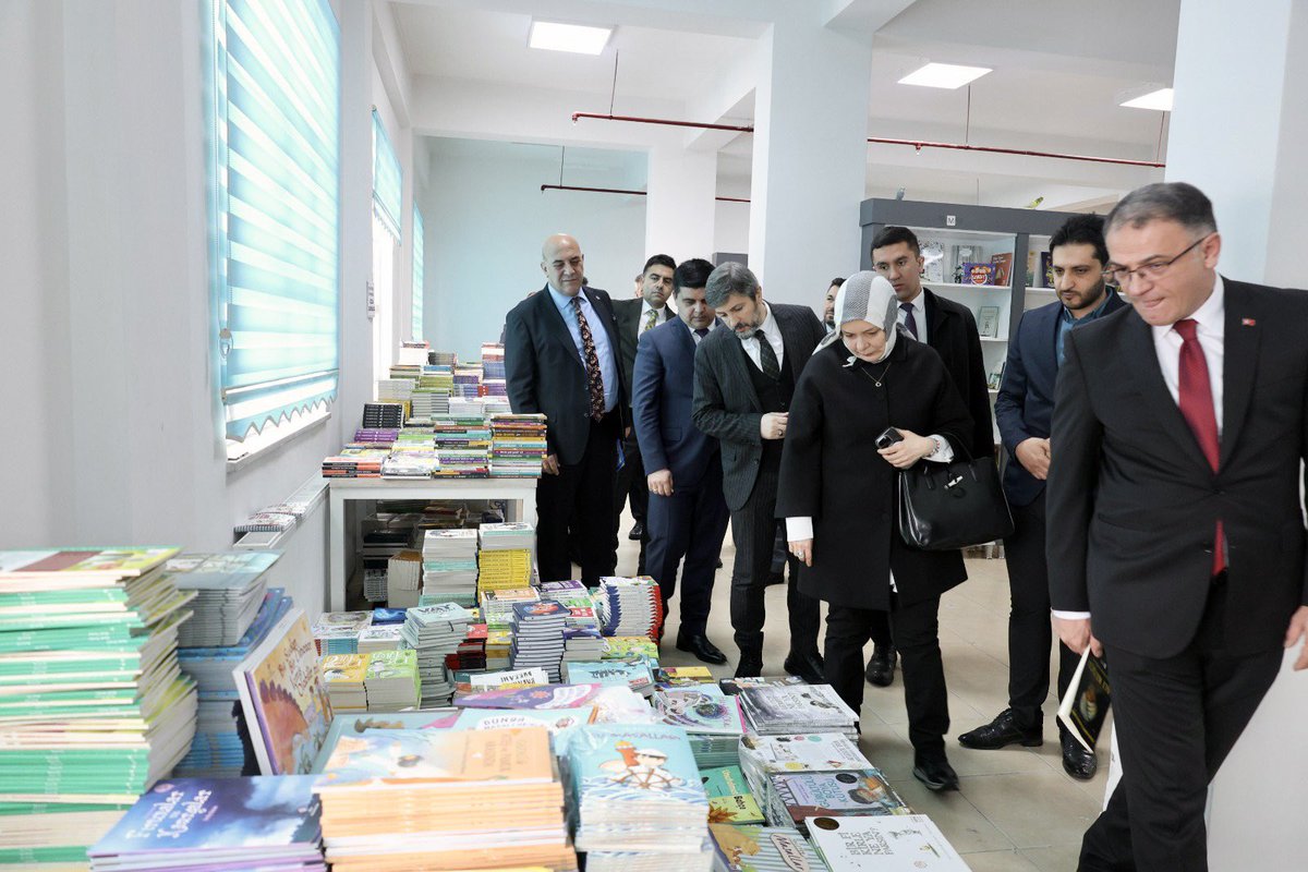 CelileErenOKTEN's tweet photo. Van Valimiz Ozan Balcı himayelerinde yürütülen "KİTAPVAN PROJESİ" binasını ziyaret ederek çalışmalar hakkında bilgi aldık. 

Okuyan bir nesil inşasında emin adımlarla yürüyen ilimizin tüm illere örnek olmasını temenni ediyor,gayretlerinden ötürü @tcvanvaliligi ni tebrik ediyorum. https://t.co/Hzz85RC2f0