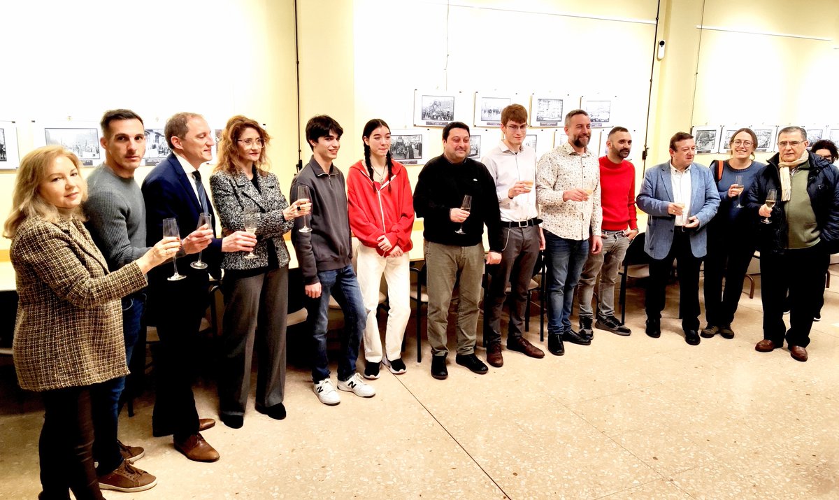 AplecCaragol's tweet photo. Inaugurada l'exposició de fotografies antigues dels Tres Tombs a Lleida. Imatges del Fons Gómez Vidal i de @ACR_Els_Pagesos seleccionades pel Pol Vila.
Gaudiu-ne fins al #31gener
#SomFecoll #apleclleida #tradicions #trestombs
https://t.co/1xlDN3OlGE https://t.co/3e1tgq8Thl