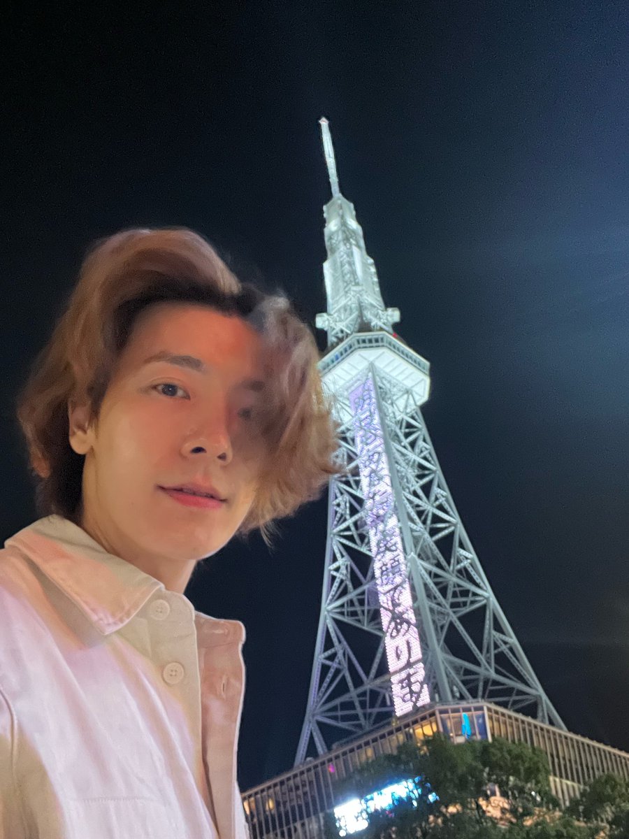 gensuihae's tweet photo. gooooddd morning babes and cunty donghae 🫂🩵 https://t.co/t1LS74DhEN