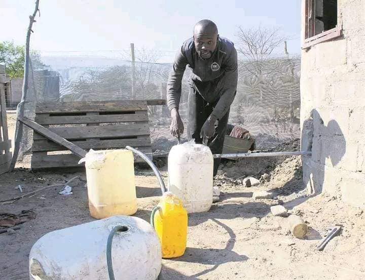 The Ehlazeni District Municipality in Mpumalanga has instructed Sibusiso Shabangu to stop producing plastic waste-based fuel without a licence.

Shabangu is a 31-year-old inventor from Nkomazi. He uses plastic  produce different types of fuels such as diesel and petrol.