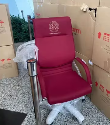 IMAGEN DE LA CORRUPCION EN PARAGUAY

Invierten en su comodidad
Pagan 2 o 3 veces mas de lo que realmente cuesta
Milles de niños estudian sentados sobre silletas rotas..