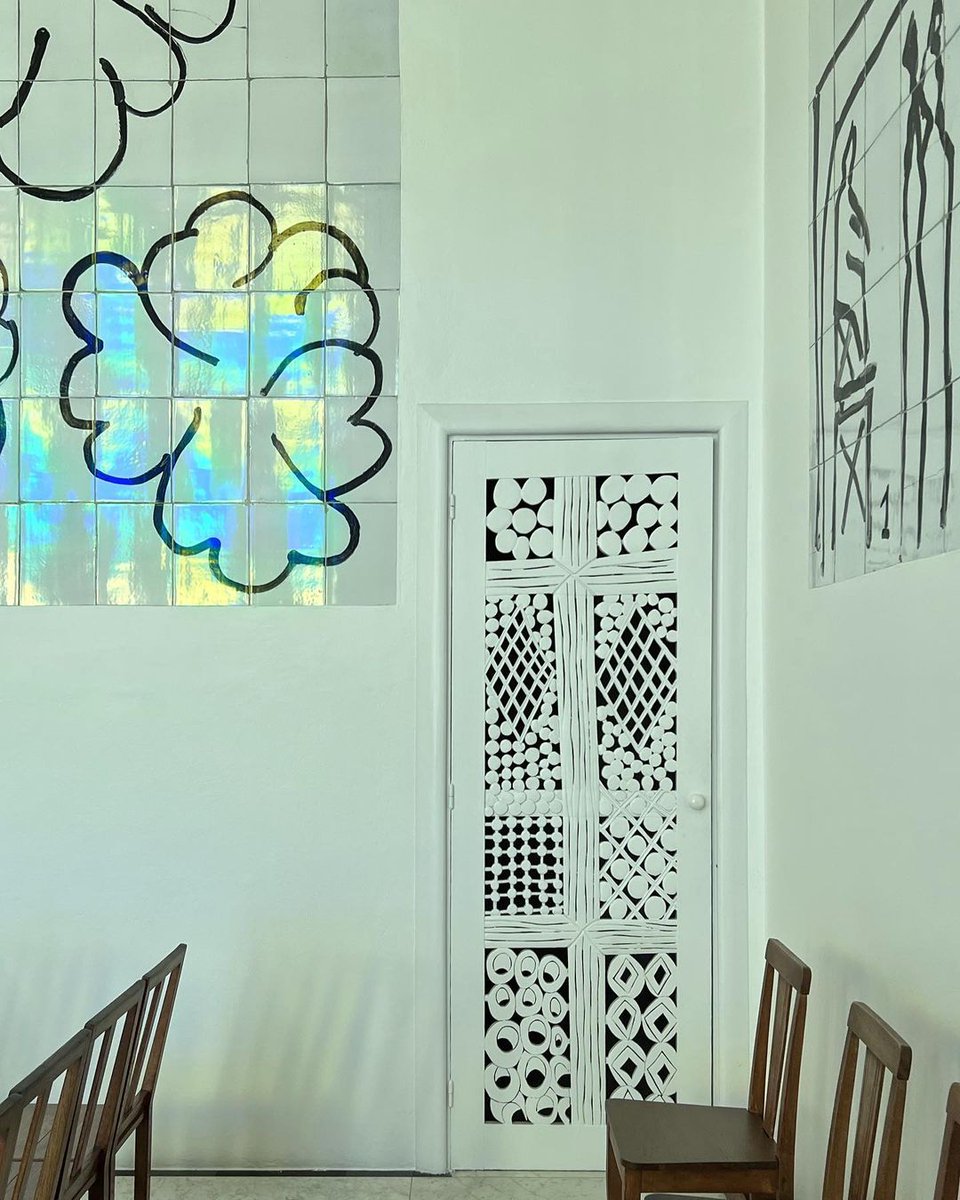 DesignMuseum's tweet photo. #DesignDestinations | Matisse’s Chapelle du Rosaire is a must-visit destination for art and architecture enthusiasts 💙
Located in the French Riviera town of Vence, Matisse started the project in 1949 and worked on it for over 4 years.
The chapel features murals and stained-glass windows. For the stained-glass, Matisse limited his palette to three colours which creates a calm yet vibrant intensity as light beams through.
The chapel is now regarded as one the artist's finest masterpieces and one of the greatest religious sanctuaries of the 20th century.
📸 maxlangu on Instagram