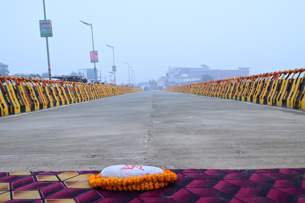 JitinPrasada's tweet photo. मुझे पूर्ण विश्वास है कि इस पुल से शाहजहांपुर के निवासियों को जाम की समस्या से निजात मिलेगी, आवागमन सुगम होगा और शाहजहांपुर प्रगति पथ पर अविराम गतिमान रहेगा। #प्रगति_पथ #ConnectingUP https://t.co/g6Db7yjz3f