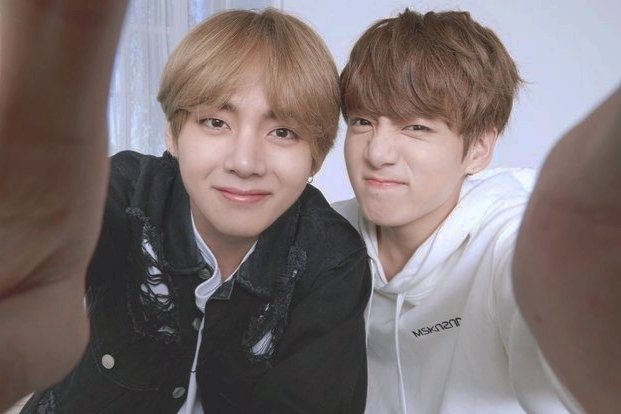 nardahatake's tweet photo. —✧✧ TAEKOOK AU | "Daylight"

Pemikiran Akio cukup simpel, ia tidak harus jatuh cinta jika ia tidak ingin sakit. Seharusnya seperti itu, namun semuanya berubah kala sosok itu hadir, hadir kembali seolah menghidupkan kupu-kupu di dalam perutnya.

—————
by nardahatake https://t.co/iHMBmZRubB