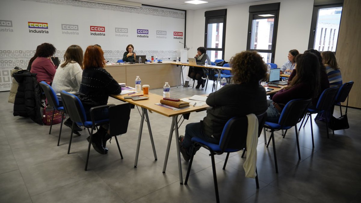 Industria_CCOO's tweet photo. #EstaPasando
🔴Plenario de las responsables de #mujer e #Igualdad de las federaciones de nacionalidad o región de @Industria_CCOO
 🗣️Seguiremos luchando por #ElPoderDeCambiarLasCosas y que haya igualdad en todos los sectores industriales
#CCOOIndustriaEsFuturo ✊♀️ https://t.co/VM0Sxi2gPT