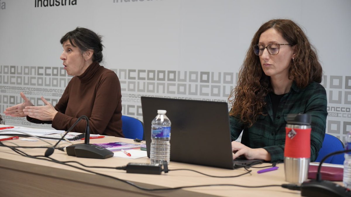 Industria_CCOO's tweet photo. #EstaPasando
🔴Plenario de las responsables de #mujer e #Igualdad de las federaciones de nacionalidad o región de @Industria_CCOO
 🗣️Seguiremos luchando por #ElPoderDeCambiarLasCosas y que haya igualdad en todos los sectores industriales
#CCOOIndustriaEsFuturo ✊♀️ https://t.co/VM0Sxi2gPT