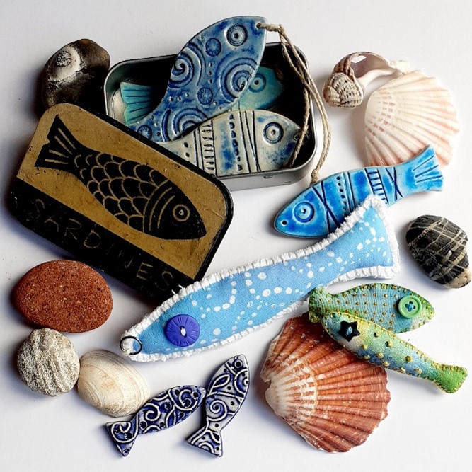 Saturday 3rd Feb. A Tin of  Sardines,  fun art day, lino printing, fabric and clay. Create fishes with embossed decorative surfaces ready to hang. Fee £60 for the day at Maiden Erlegh School, Reading. tel 0118 9262467. email mescommunityarts@maidenerleghtrust.org for info to book