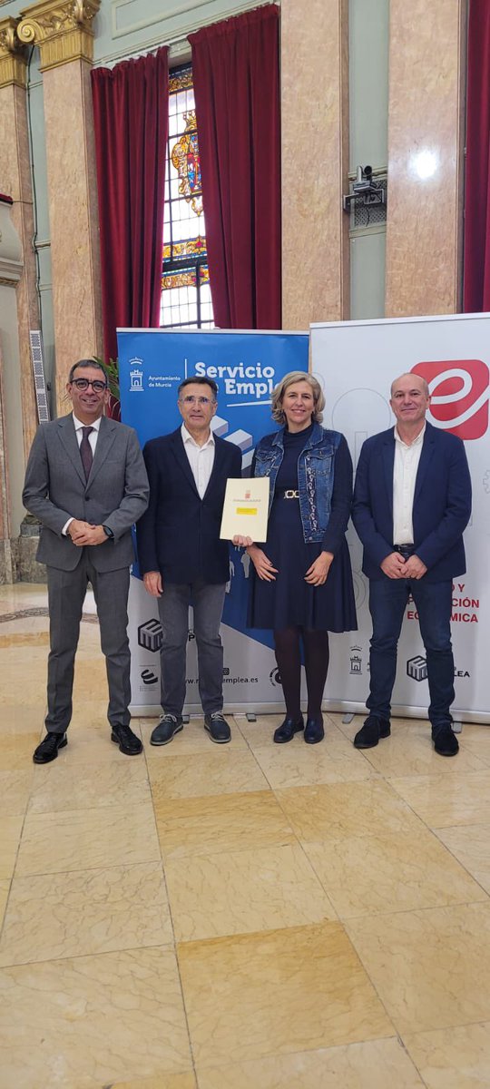 UMUEmprende's tweet photo. EMPRENDIMIENTO | Seguimos trabajando junto con @Murcia_Emplea y @AytoMurcia para potenciar la empleabilidad en #Murcja 💼
Hoy hemos firmando el convenio de colaboración entre ayuntamiento y @UMU 

#ApuestaPorTuFuturo 
#CorazonyConocimiento https://t.co/bmiLC18CSF
