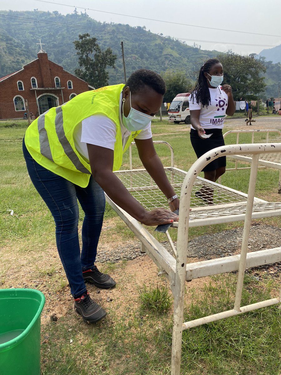 Rotary_Snowpeak's tweet photo. After the severe Nyamwamba floods,some of the beds at Kilembe mines hospital developed rust.Rotarians we felt that was a health threat to the patients sleeping on those beds.Rotary Kasese snow peaks took on the painting of these beds.Thank you all for supporting https://t.co/CICmnYeNeB