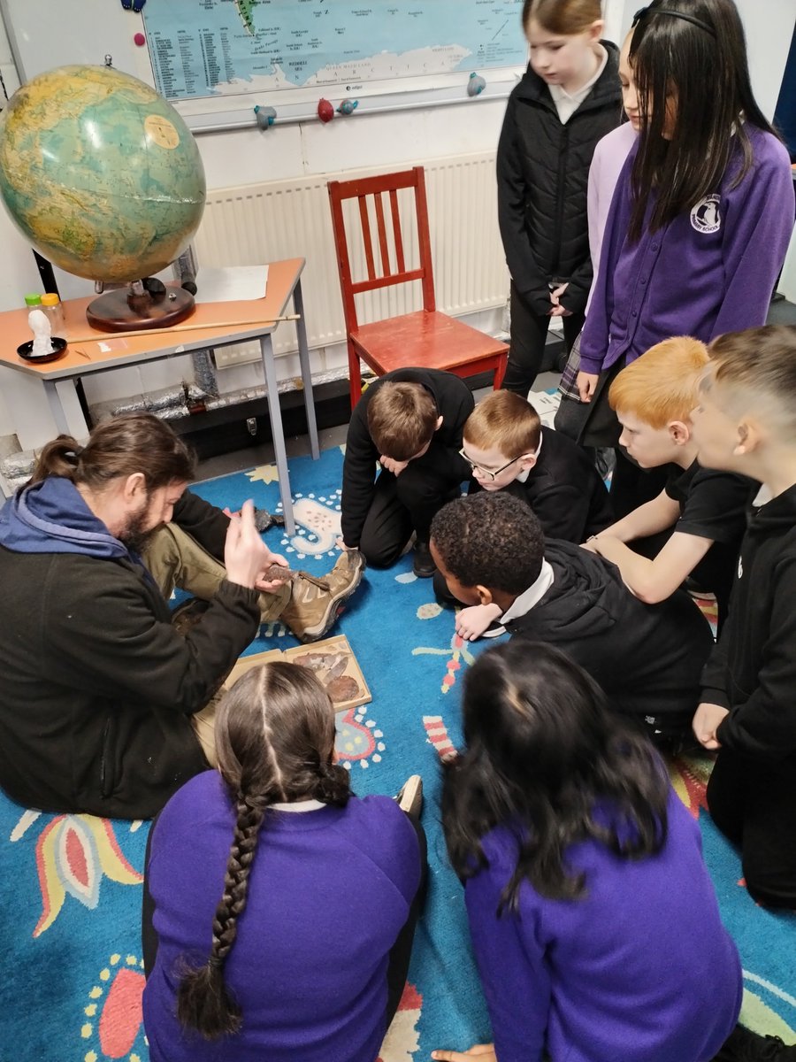 Sandwood120's tweet image. P5 have had a wonderful morning @GlasgowMuseums learning all about the materials of our planet. It was great to get hands on with our learning .

#learning #materials #discov