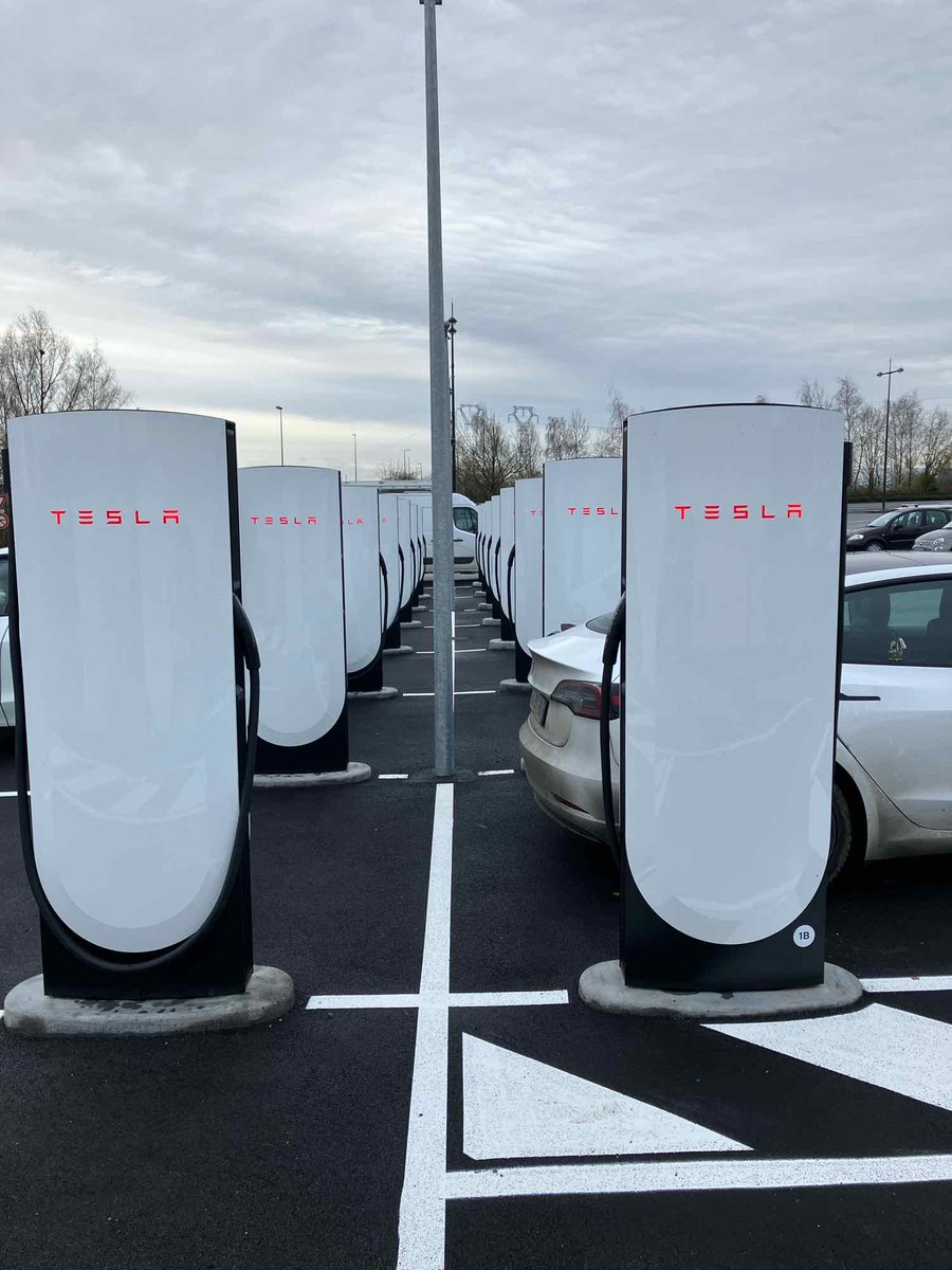 New Tesla Supercharger: Englos, France (16 stalls) tesla.com/en_eu/findus?l…