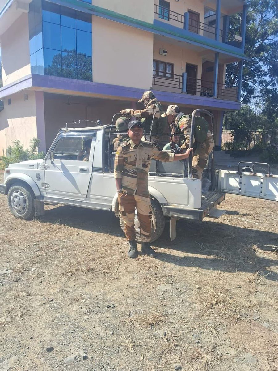 hatjalhai's tweet photo. This is the Current State of #Manipur.

The same person wearing different uniforms.According to convenience,Meitei paid media houses call him armed miscreant,state force,security force,commando,etc.

He’s a #MeiteiTerrorist banned in India,came to create havoc in #Moreh Town with anti national sentiments .@Spearcorps @PIBHomeAffairs Please investigate!

@thewire_in @KaranThapar_TTP @EastMojo @AJEnglish @ukhrultimes @timesofindia @TimesNow @htTweets @globaltimesnews @PTI_News @pooja_news @ABPNews @ZeeNews @ZeeNewsEnglish @BBCWorld @BBCBreaking @rashtrapatibhvn @PMOIndia @HMOIndia @NBirenSingh @narendramodi @UN @UNICEFIndia @UNICEF @unwomenindia @BSF_India @manipur_police @official_dgar @IndiaToday @IndiaTodayNE