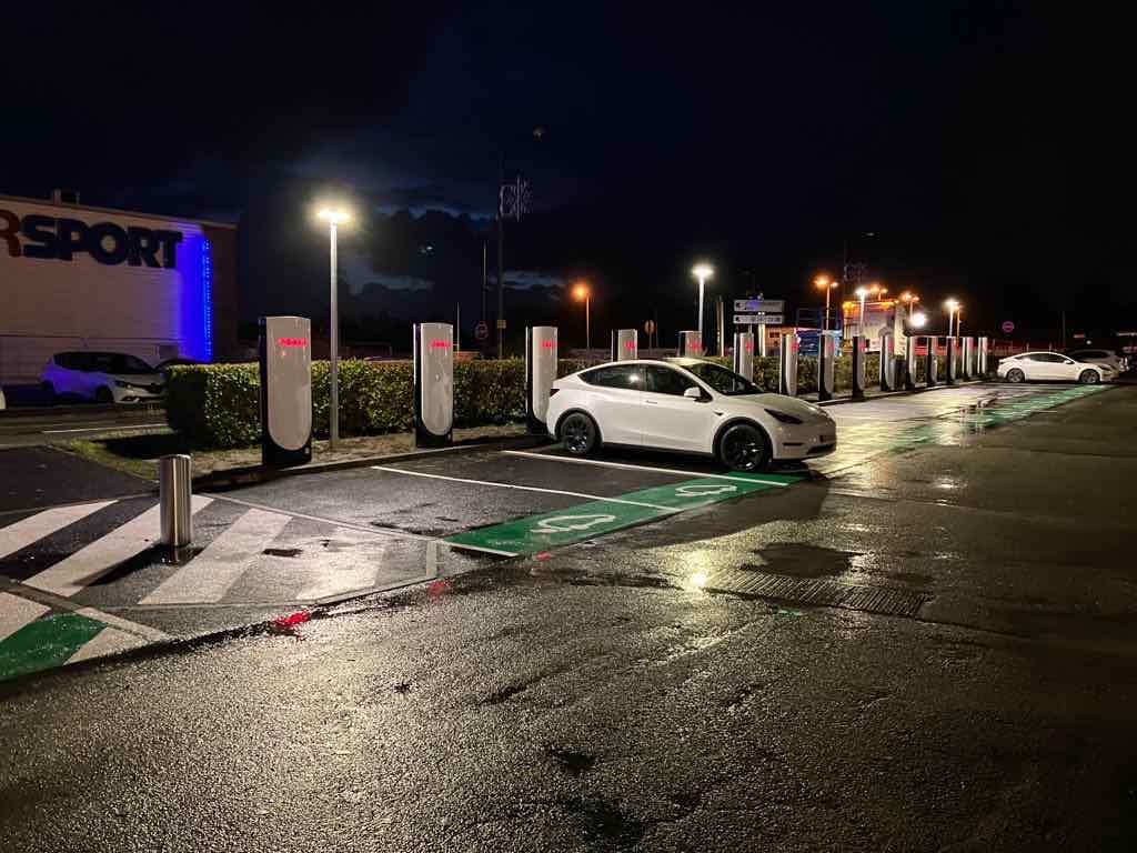 New Tesla Supercharger: Dunkerque, France (16 stalls) tesla.com/en_eu/findus?l…