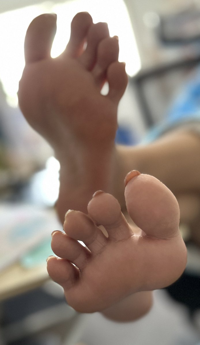 Asiangoddess00's tweet photo. Close ups 
#footfetish #asianfeet #pinayfeet #goddessfeet #footslave #findom #slavetask https://t.co/Rb8NWL72M8