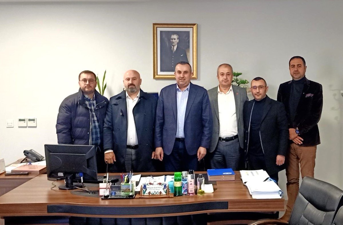 🔹 Yolcu ve servis taşımacılığı sektörünü temsil eden 4️⃣3️⃣. Meslek Komitesi Meclis Üyelerimiz Mehmet Karadavut ve Eren Şengüzel, Komite Başkanımız Hasan Uz, Komite Başkan Yardımcımız Ömer Toker ve Komite Üyemiz Faik Akgöz Bursa Büyükşehir Belediyesi Ulaşım Dairesi Başkanı Rüştü