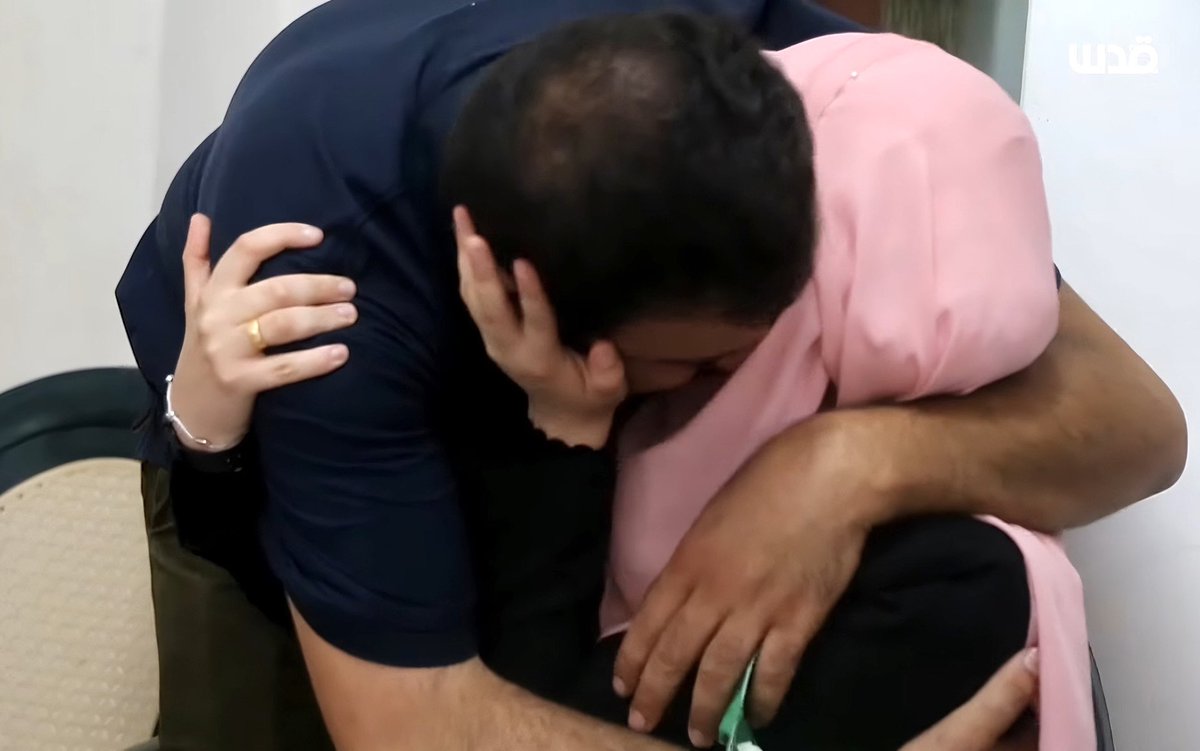 ShemooAl2's tweet photo. انسام في احضان عائلتها ❤️
اشرقت انوار دنيتنا برجعتك يااغلاتي❤️
تجاكرت منهم بدي احضنك انا كمان😭❤️
يارب الفرحة ماتفارقك ابدا❤️ https://t.co/w2It1o6zRx