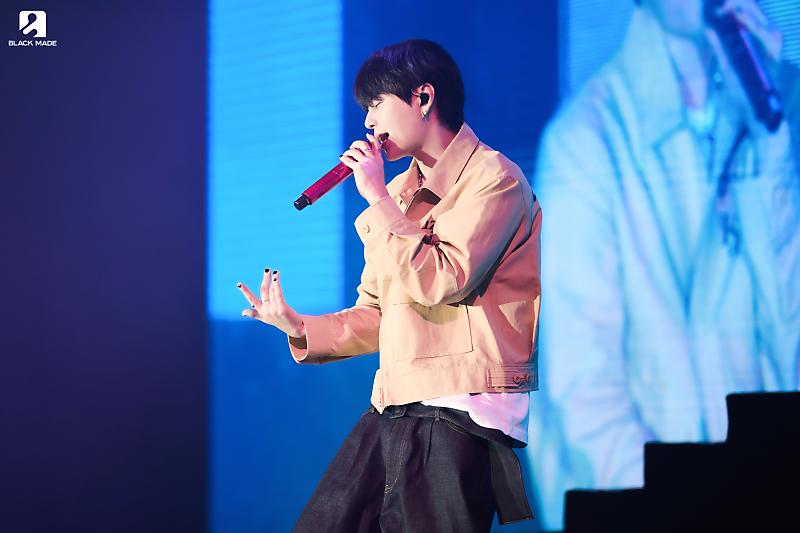 YJH891219_TH's tweet photo. ภาพเบื้องหลัง YONG JUN HYUNG FAN CONCERT [LONER's ROOM] ENCORE in TAIPEI #2 

#용준형 #YONGJUNHYUNG #ยงจุนฮยอง #BLACK_MADE #Fall_into_blue https://t.co/2myZ9L3nFF