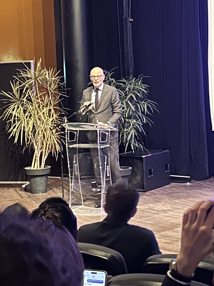 🔵⚪️ Les #Yvelines  au rendez-vous des cadres &amp; élus franciliens <a href="/HorizonsLeParti/">Horizons</a> avec <a href="/EPhilippe_LH/">Edouard Philippe</a> <a href="/Arnaud_Pericard/">Arnaud Péricard</a>  <a href="/dburkli/">Delphine Bürkli</a> et <a href="/fredvalletoux/">Frédéric Valletoux</a> . L’occasion de présenter projets &amp; ambitions.

#VoirLoinPourFaireBien.