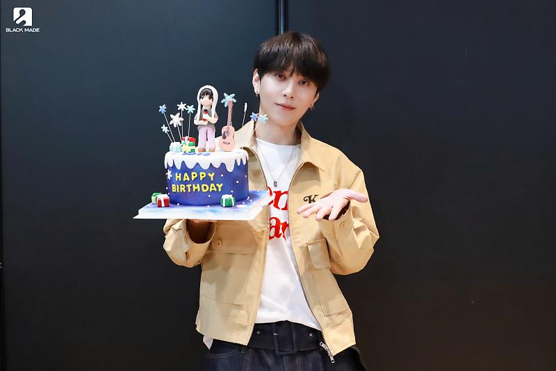 YJH891219_TH's tweet photo. ภาพเบื้องหลัง YONG JUN HYUNG FAN CONCERT [LONER's ROOM] ENCORE in TAIPEI #1 

#용준형 #YONGJUNHYUNG #ยงจุนฮยอง #BLACK_MADE #Fall_into_blue https://t.co/Ewdmqhkqmi