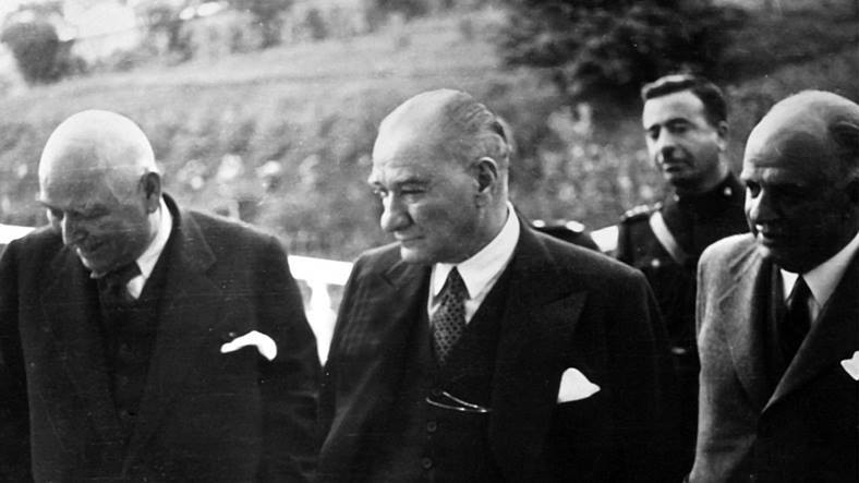 #Atatürk ile #LaiklikİçinAyağaKalk