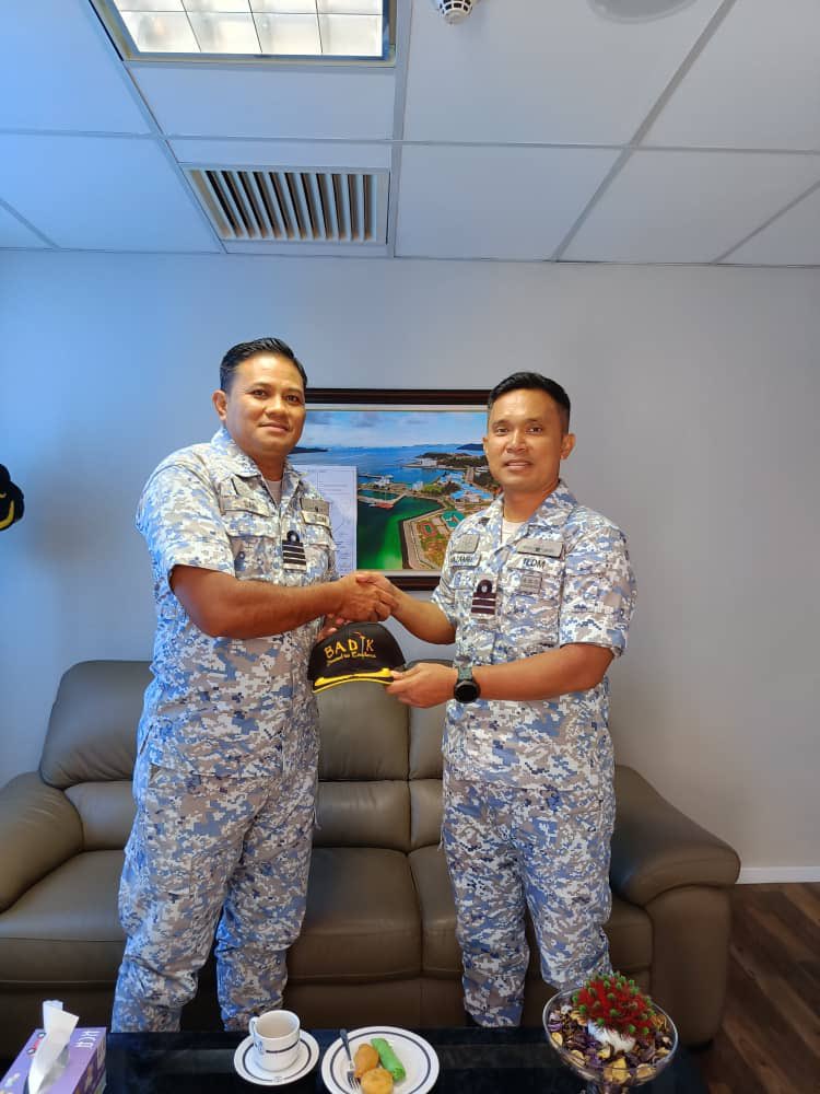 LMS_113's tweet photo. “Gratitude is the most exquisite form of courtesy.”
17 Jan 24 - Pegawai Memerintah telah melaksanakan Kunjungan Hormat kepada Komander Pangkalan Kota Kinabalu iaitu Kepten Ahmad Sani bin Zakaria TLDM pada sebelah pagi harini.
#kdbadik113
#devotedtoexcellence https://t.co/CCqc6Nz9wE
