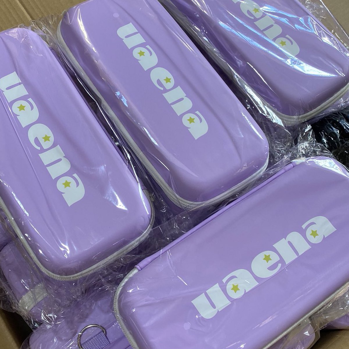【IU H.E.R. 월드투어콘서트 기념 이벤트】

대상: #RT +#FOLLOW 

물품: 해당 사진의 아이크 케이스

인원: 2명

당발: 2024.01.24 6PM

‼️배송비 본인 부담‼️
‼️후기 필수‼️
‼️이벤트성 팔로우 금지‼️