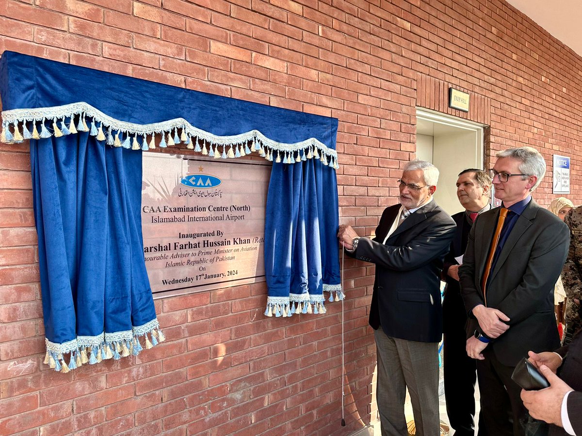 AviMinistry's tweet photo. PM's advisor on avn Air Marshal Farhat Hussain Khan (retd) inaugurated newly est. Aircrew Exam Centre (N) today at IIAP along with the Secy, DGCAA &amp; MD UK CAAi Mr. Matt Margesson.
PM's aide lauded gr8 public service provision by CAA in collab wd 🇬🇧CAAi https://t.co/rtQjskf6gY