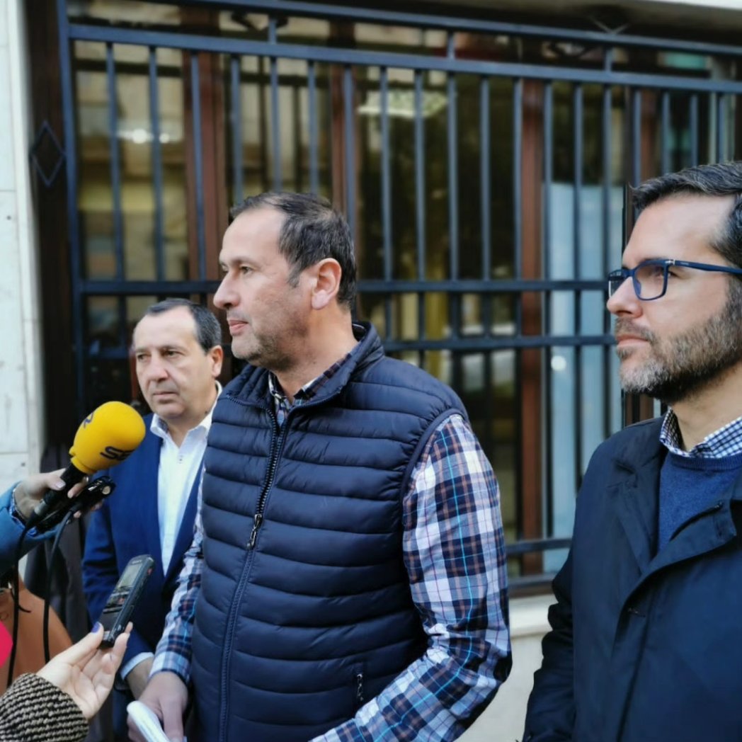 ✍️ El PSOE aprueba para este año una subida de las pensiones de un 3,8%, subida que ha votado en contra el PP de Moreno Bonilla.

🧑‍🦳28.000 pensionistas de nuestra comarca se verán beneficiados. 

📊 25,6 M€ es la nómina mensual en 2024 de pensiones en la comarca.

#EspañaAvanza