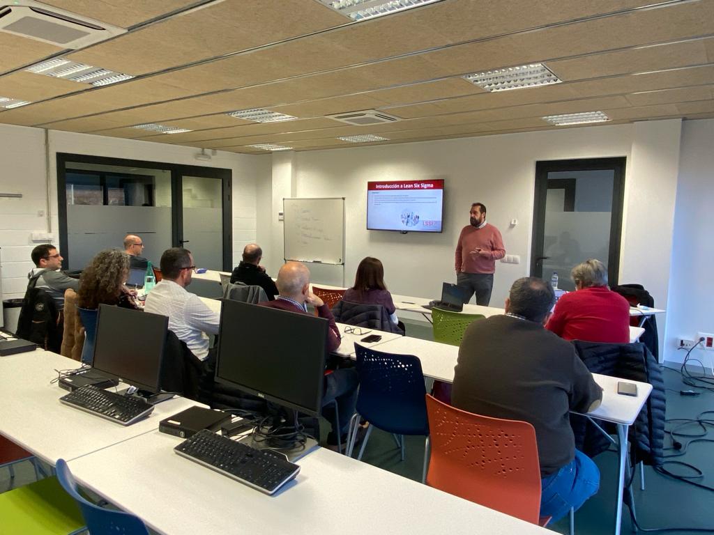 CanGavarra's tweet photo. Avui iniciem l'activitat formativa d'enguany, amb el curs  @logincat  Lean Management, que comptarà amb tres sessions i facilitarà als participants obtenir la certificació en Lean Management corresponent 💯 https://t.co/Y1Jz64Pgke