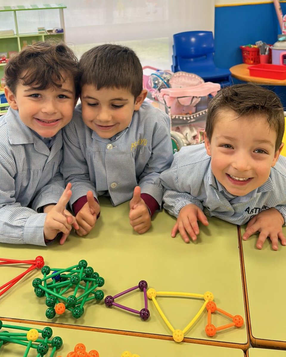 Nuestros alumnos aprenden matemáticas de una forma diferente e innovadora siguiendo el método Innovamat: una propuesta educativa para impulsar un aprendizaje competencial, personalizado y práctico de las matemáticas 🧑‍🏫 #ColegioMeres #CognitaWay <a href="/innovamat_es/">Innovamat</a>