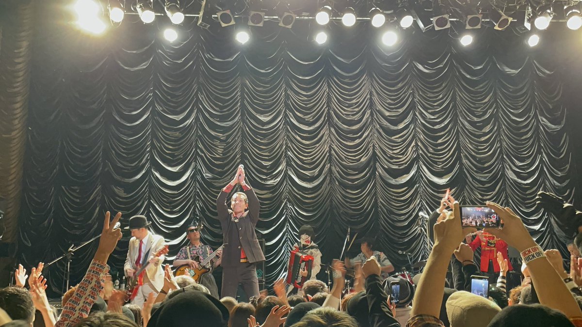 ラットボーンズ新春ワンマンコンサート2024　キネマ倶楽部で泣き笑い　司会のたけしヴァレンティノ氏の軽快なおしゃべりが頭から離れない
「安心してください！ カタギですよ」