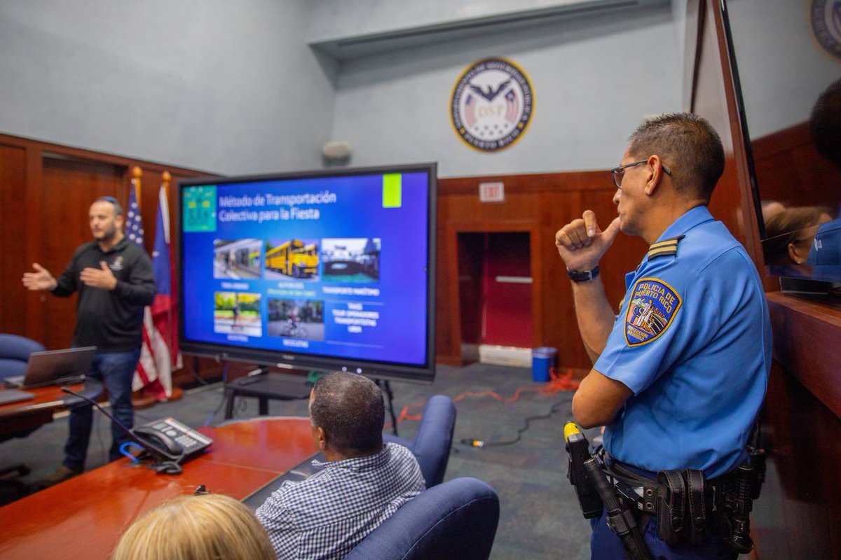 La seguridad es pieza clave para lograr unas #SanSe2024 exitosas. Como parte de nuestros esfuerzos, llegamos al Cuartel General de <a href="/PRPDNoticias/">Policía Puerto Rico</a> para repasar detalles y planes de trabajo en conjunto con el equipo municipal. Gracias a nuestra policía municipal y estatal por su