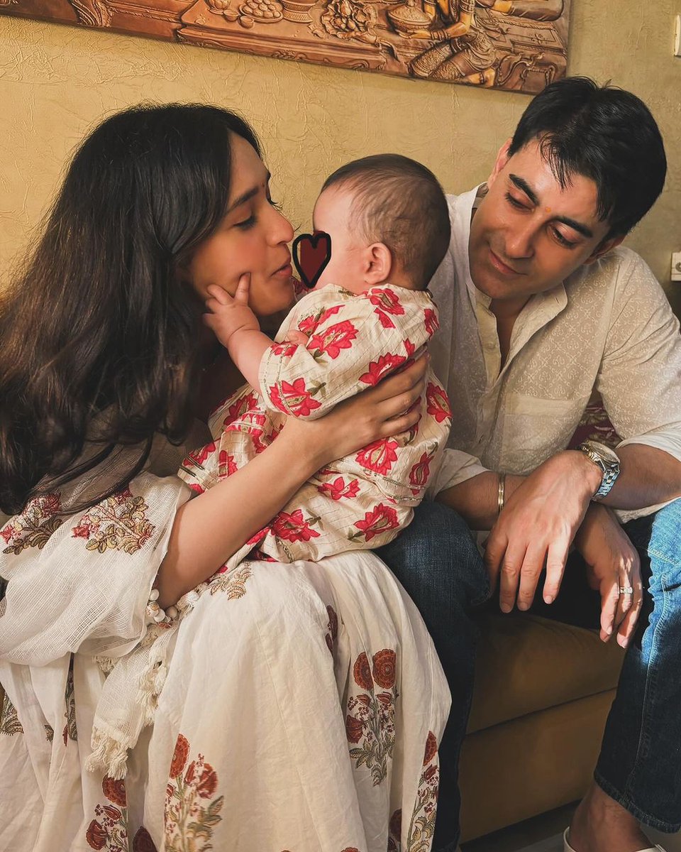 DelhiTimesTweet's tweet photo. How adorable! 🤩
@gautam_rode and @Panawasthy_31 delight us with charming pictures from her kids #Radhya and #Raditya's annaprashan ceremony!
#pankhuriawasthy #gautamrode #twins #Parents https://t.co/zBrjMlin0t