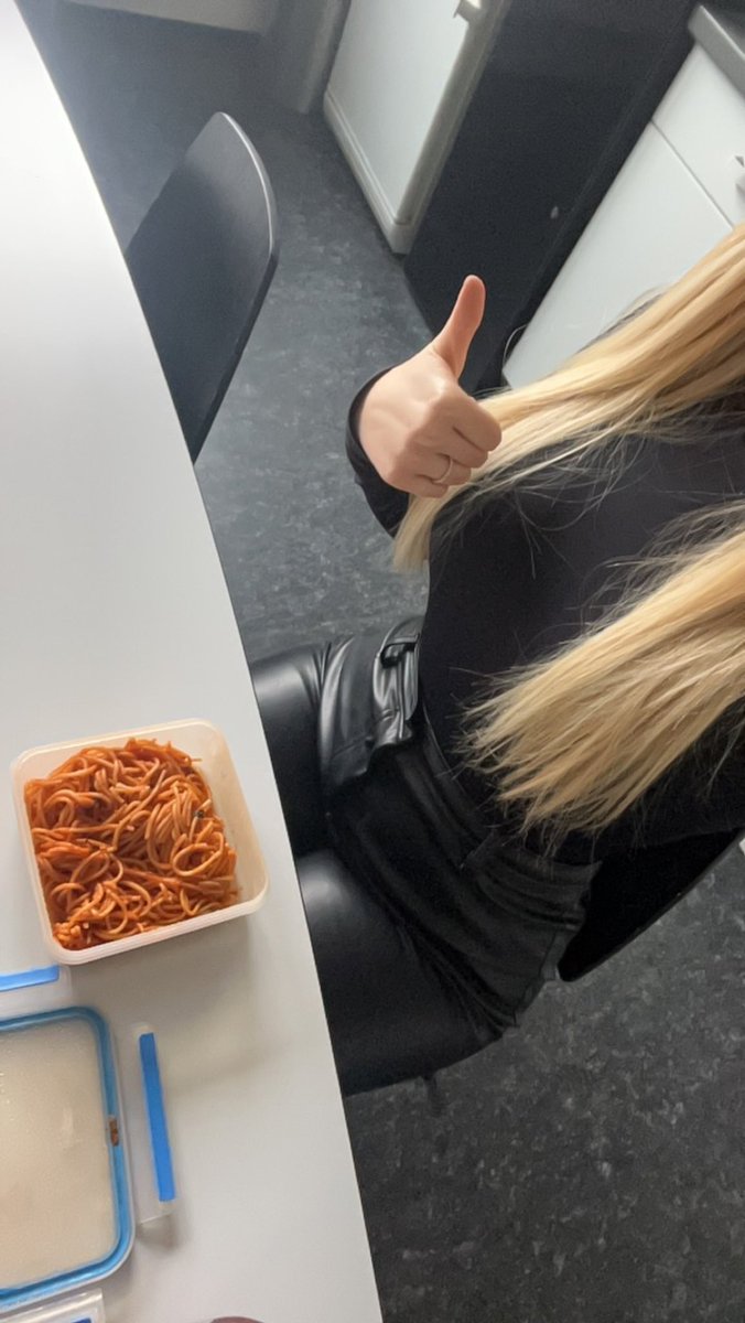 wieder mittagspause alleine verbringen, mahlzeit 😐