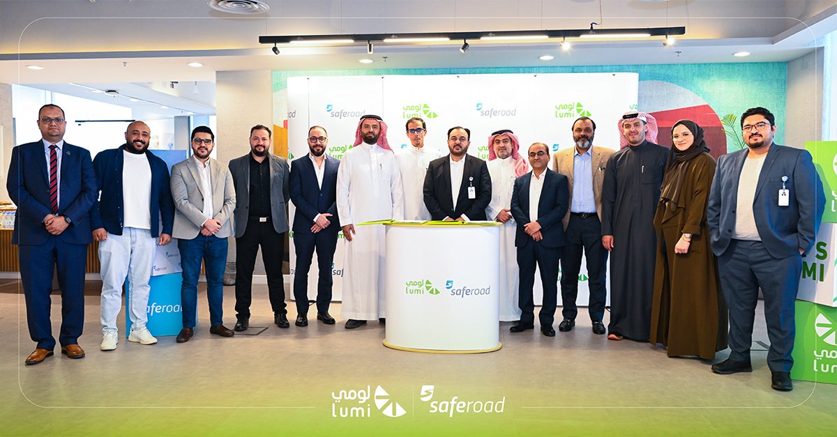 lumirentalco's tweet image. وقعت لومي اتفاقية شراكه مع شركة سيفرود بحضور السيد اظفر شكيل المدير التنفيذي لشركة لومي، والمهندس علي الشهري المدير العام لشركة سيفرود. تهدف هذي الشراكة لتسريع التحول الرقمي لمركباتها🟢✨. 
#لومي  #Lumi #Saferoad