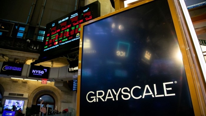 cheinyeanlim's tweet image. 💰 US Bitcoin ETFs make a thunderous entrance! 🚀 In just 2 days, $984M flows in, with BlackRock leading at $508M. Surprisingly, Grayscale sees $579M outflows. A seismic shift in the crypto landscape! 🌐📈 #BitcoinETF #CryptoInflows #MarketMoves