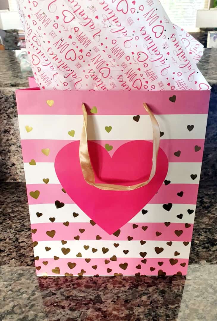 Got a gift, but nothing to put it in? We've got you covered at your favorite party spot! 🎁🛍️ #GiftReady 💖🛍️ 

#itsapartyja #valentinegiftbags 
#giftbag #partysuppliesjamaica 
#Partystorejamaica #ItsAPartyJa    #StElizabethJamaica #kingstonjamaica #mandeville