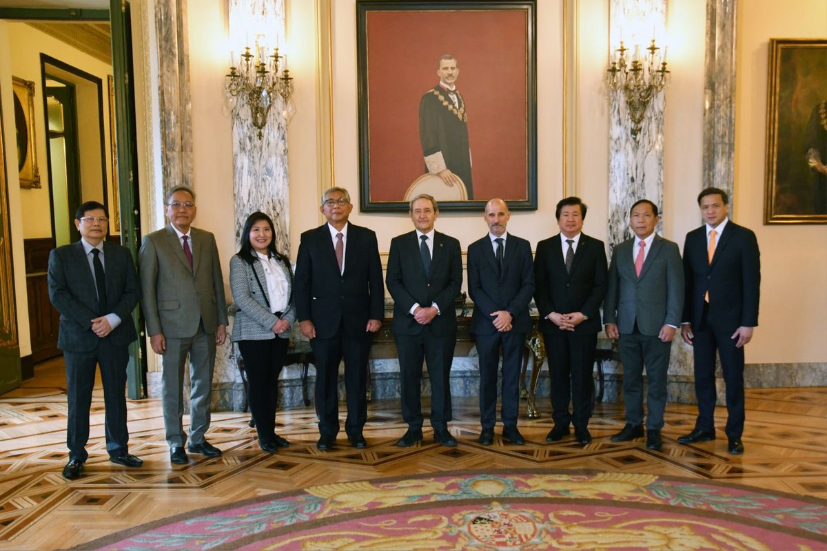 The Associate Justices of the Supreme Court of the Philippines, led by Associate Justice Caguioa, embarked on a historic visit to the Supreme Court of Spain on Jan. 12, 2024 at the Tribunal Supremo Rotonda 1a Planta in Madrid, Spain. READ: sc.judiciary.gov.ph/philippine-sup…