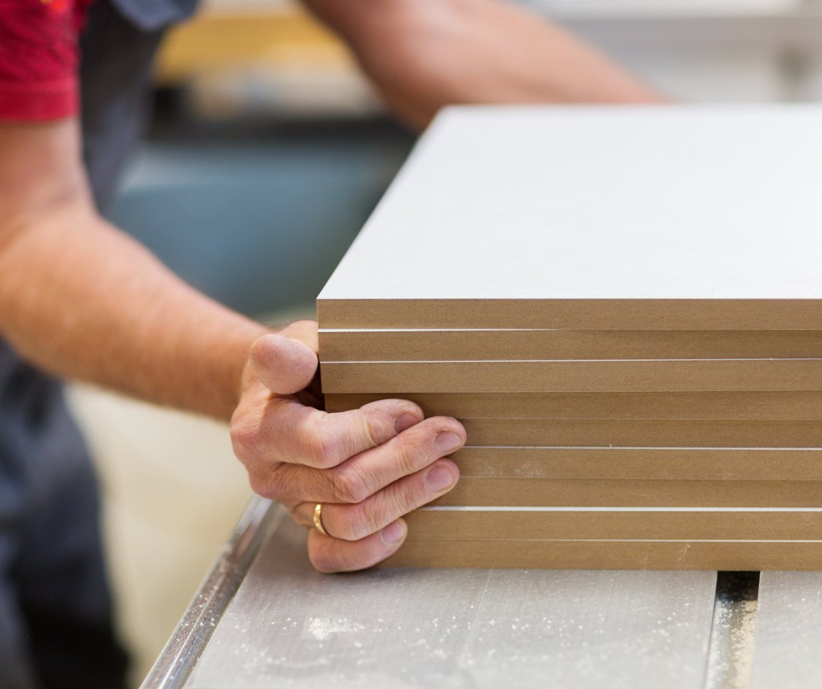 What is MDF? Should you choose MDF or Softwood for your project?

In todays article we discuss the advantages of using MDF in your next project, and why you should consider it a serious option alongside natural timber.

Discover more - mdfskirtingworld.co.uk/blog/what-is-m…