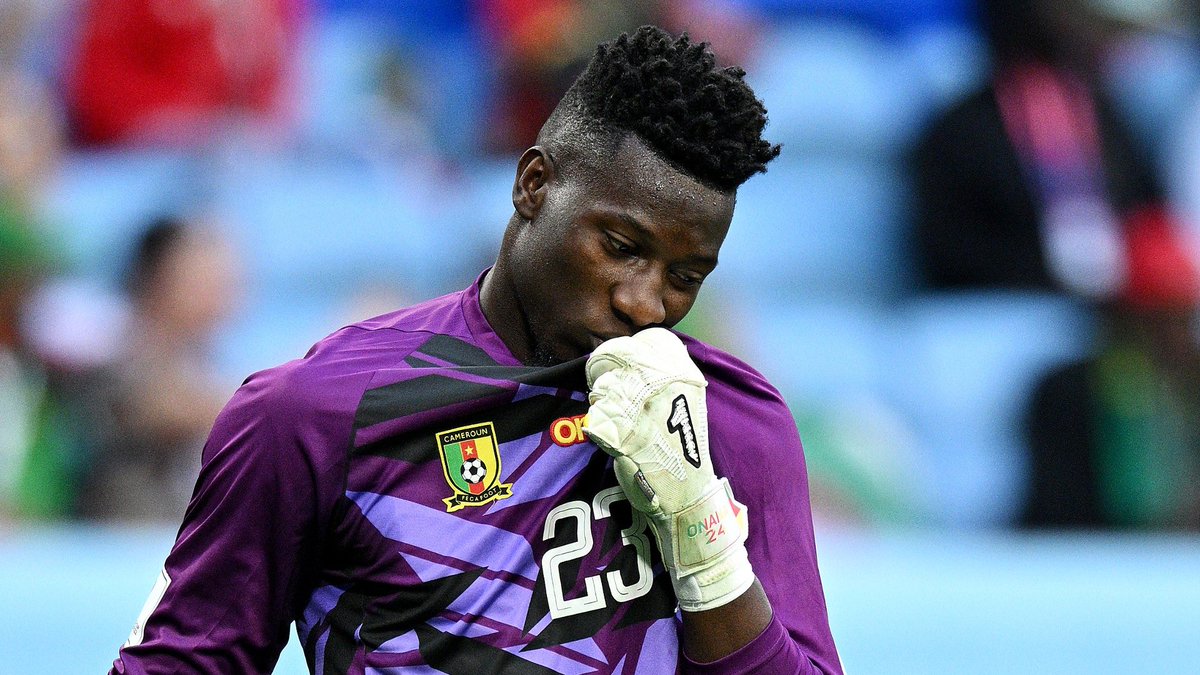 AllezLesLions's tweet photo. 🔴 Emmanuel Adebayor sur André Onana : « Il n’a pas respecté le Cameroun. J’ai été joueur comme lui, et même en étant le joueur le plus important de ma sélection, je n’ai jamais agi de cette manière (arriver le jour du match, ndlr). Le fait que cette situation se produise montre qu’il y a un problème, peut-être même au sein de la fédération. Il risque de perdre gros, car il s’est mis les supporters camerounais à dos, ainsi que de nombreux supporters africains et sans doute certains membres de l’équipe. » 🦁🇨🇲

[@snewsafrica]