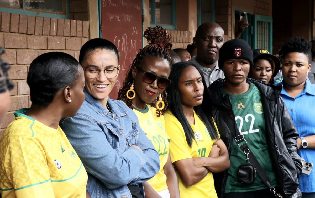 OfficialGDARD's tweet image. [IN PICTURES] Second stop for the day MEC @MbaliHlopheSA is at Beverly Hills Secondary School in Sedibeng to assess school readiness for 2024. #GrowingGautengTogether #GPBack2School2024